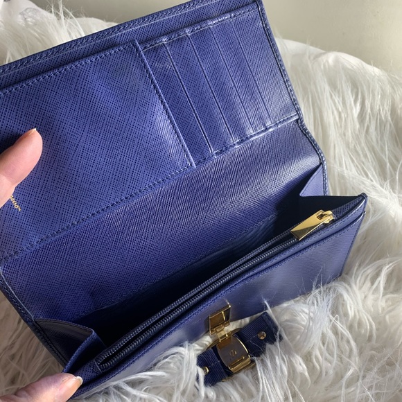 Salvatore Ferragamo leather bifold wallet - Picture 9 of 16